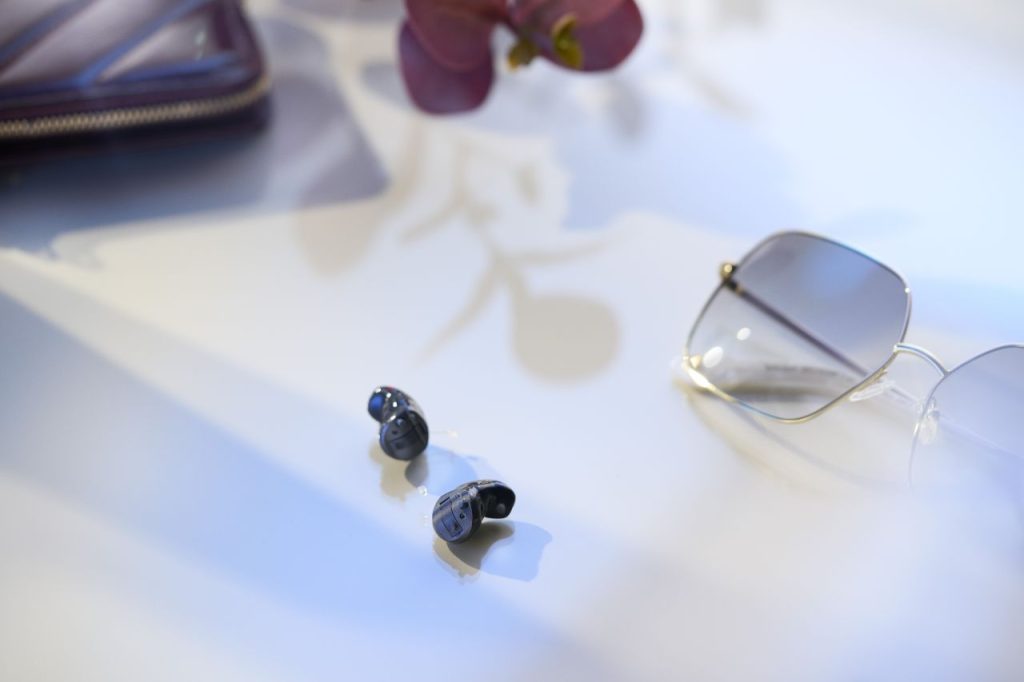 RS SA desk ITC anthracite Resound Savi hearing aids on a desk
