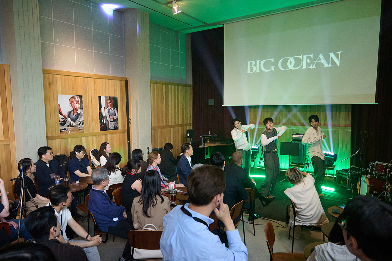Big Ocean perform on stage at Kind Seoul watched by an international audience